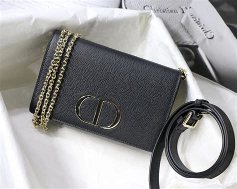 dior 30 montaigne 2 in 1 pouch review|small 30 montaigne bag.